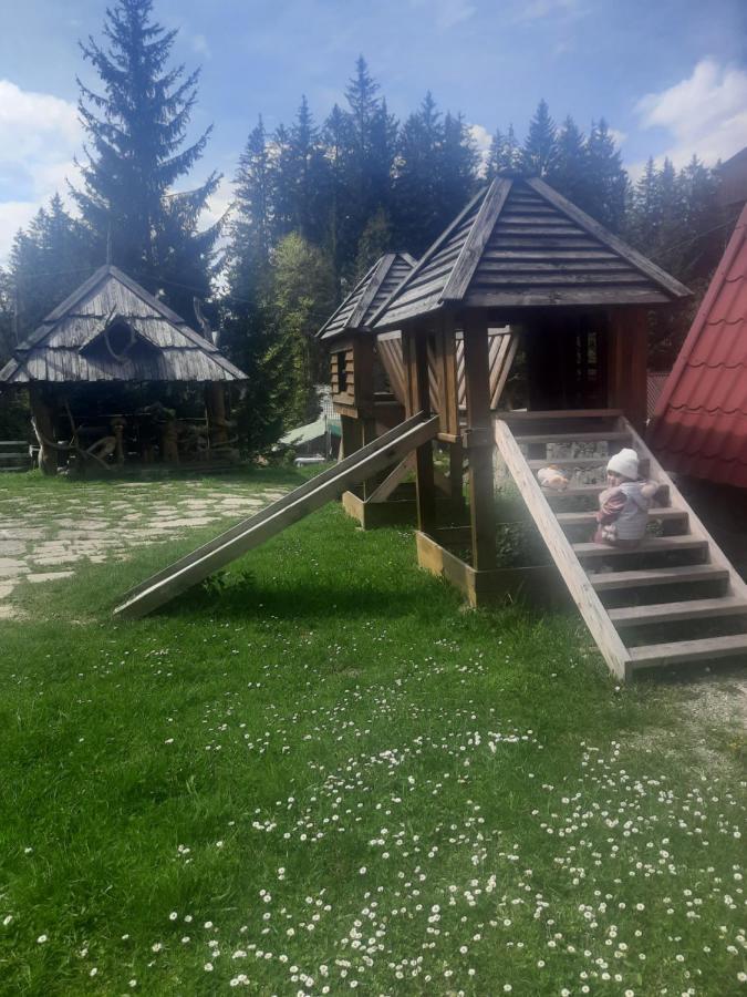 Hotel Novoe Shale Yablunytsya Εξωτερικό φωτογραφία
